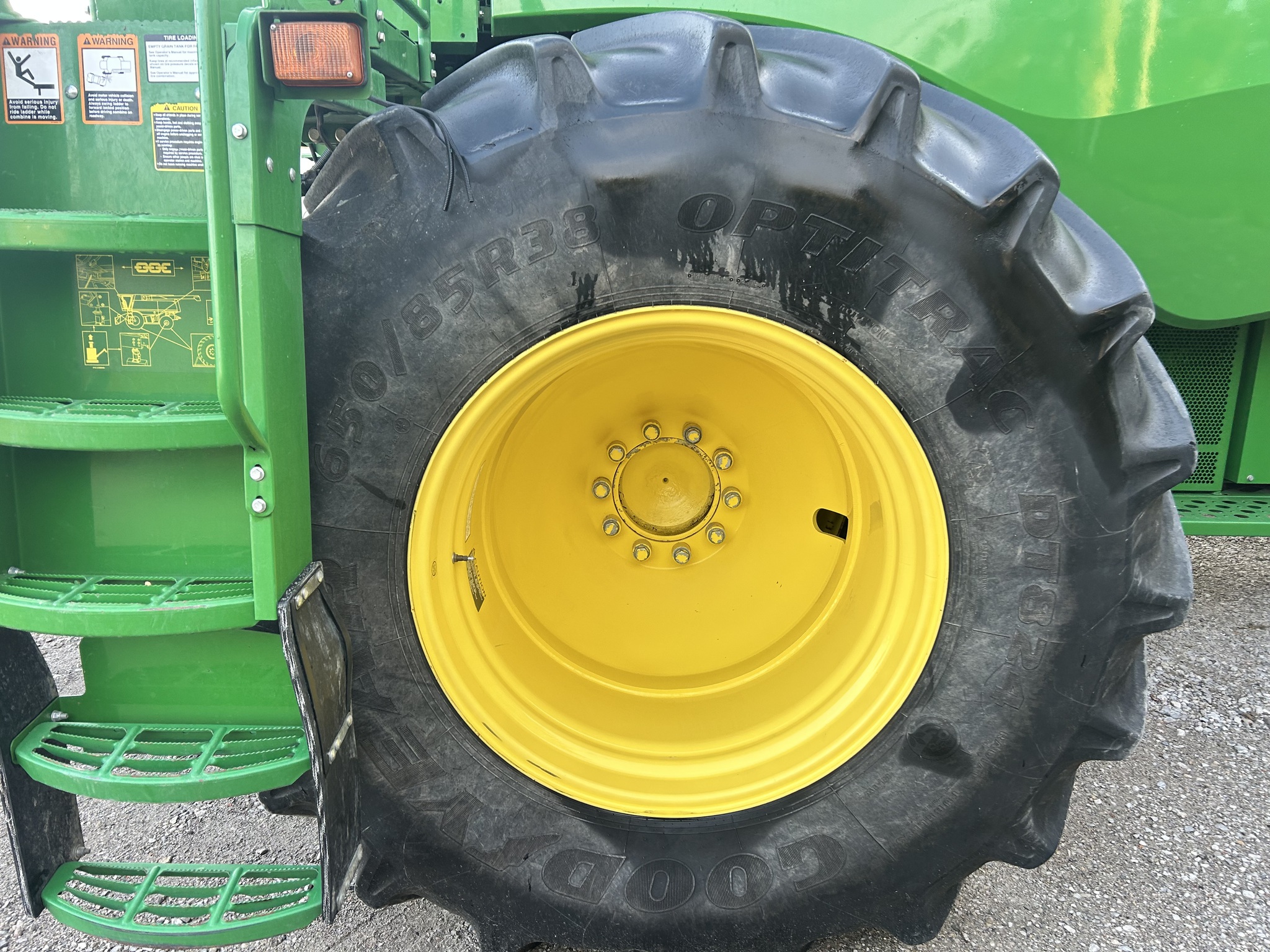 2015 John Deere S680 Image 11
