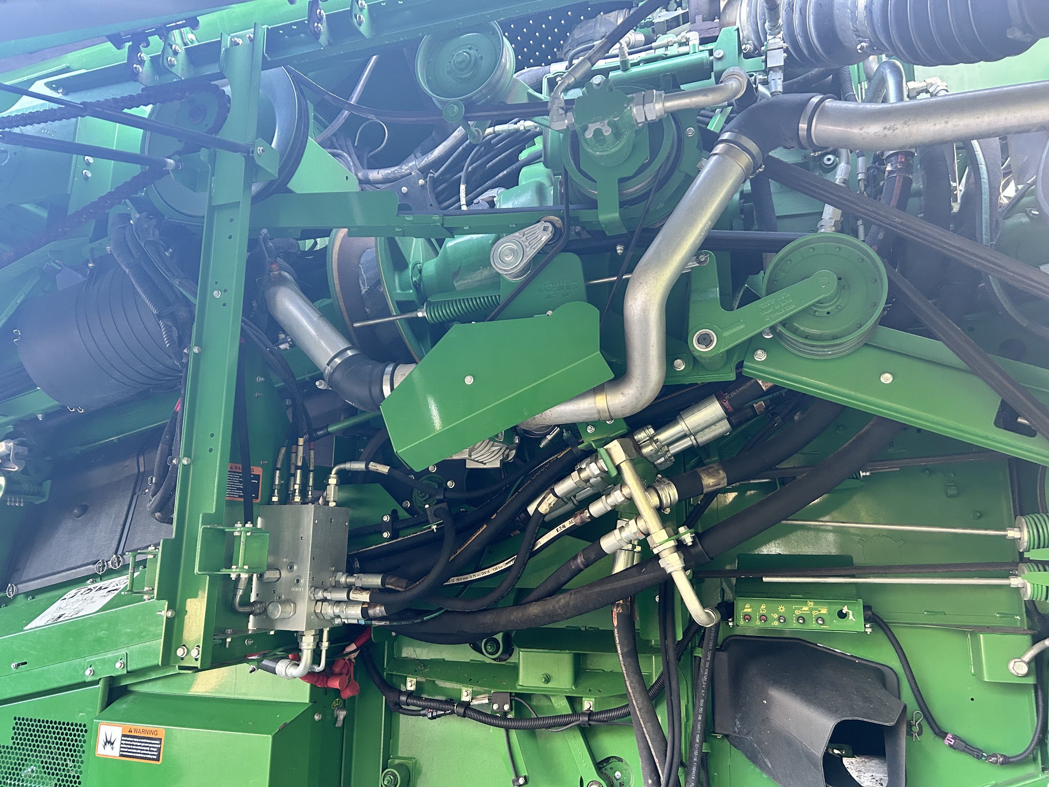 2015 John Deere S680 Image 25