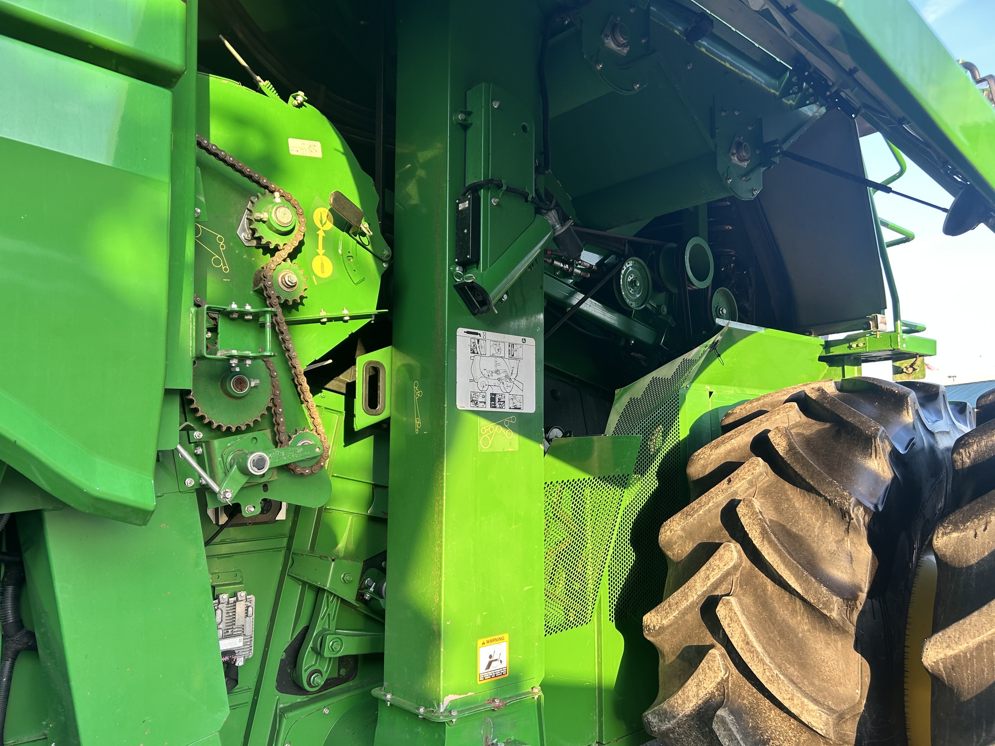 2015 John Deere S680 Image 18