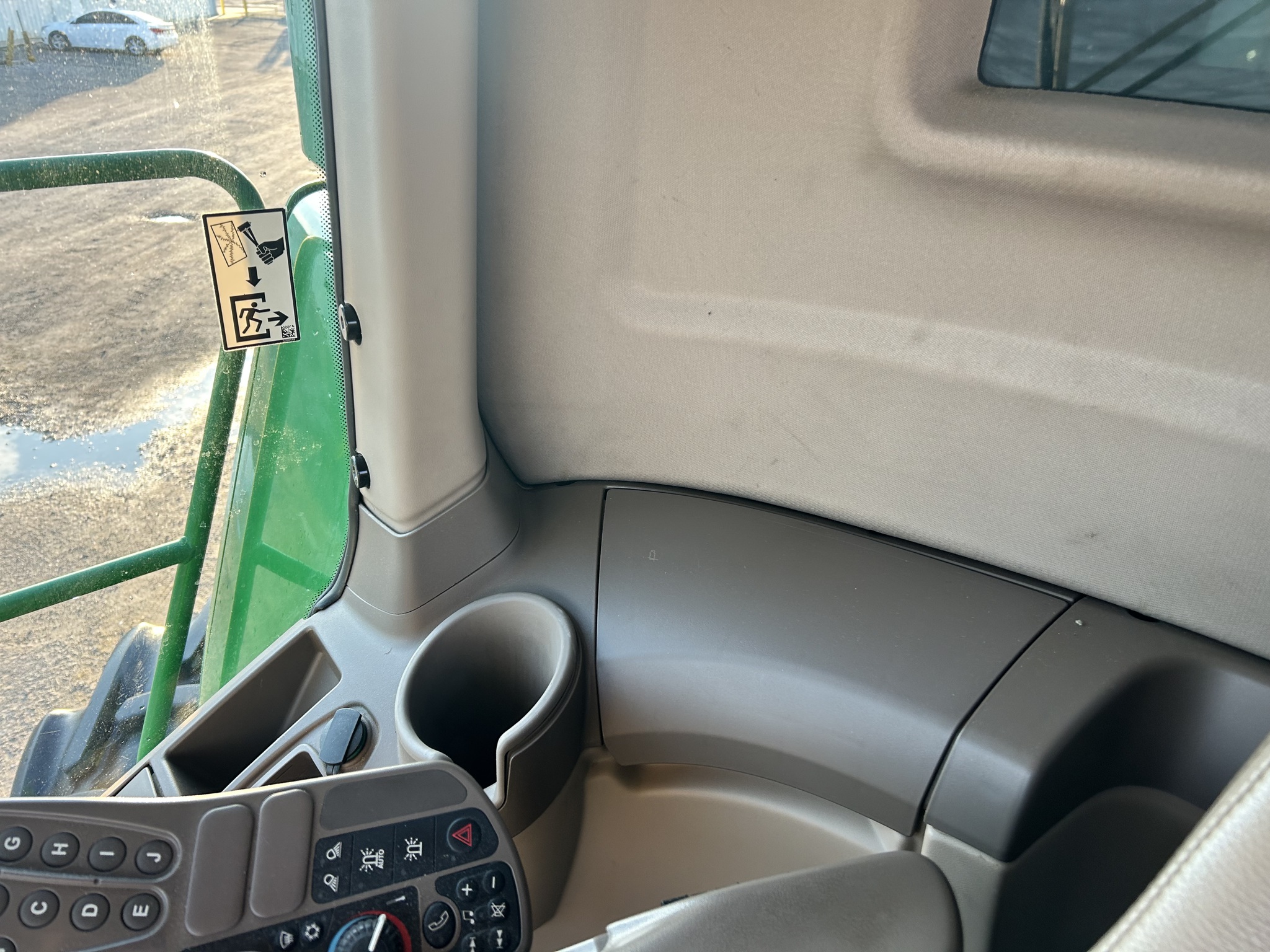 2015 John Deere S680 Image 15