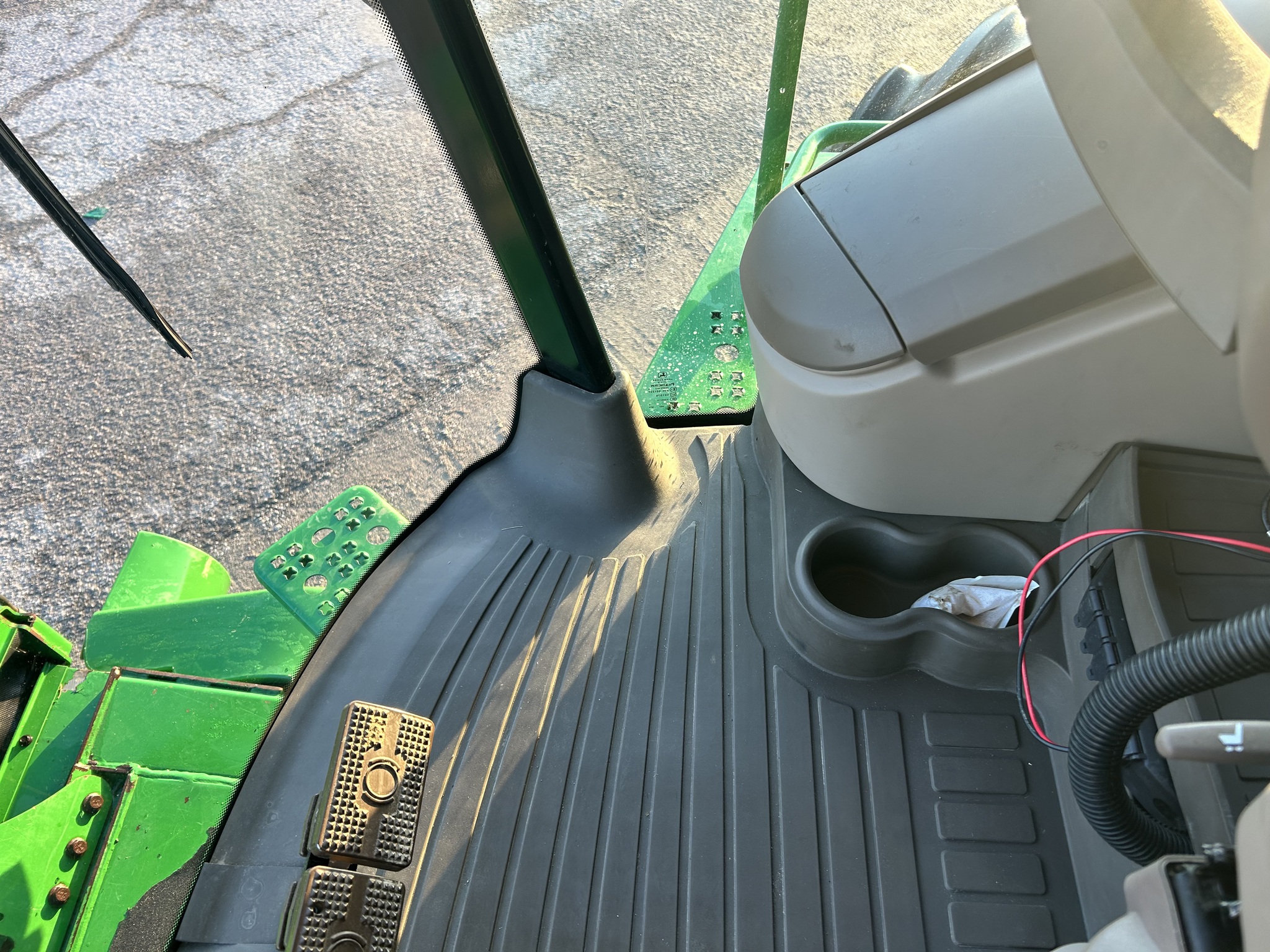 2015 John Deere S680 Image 14