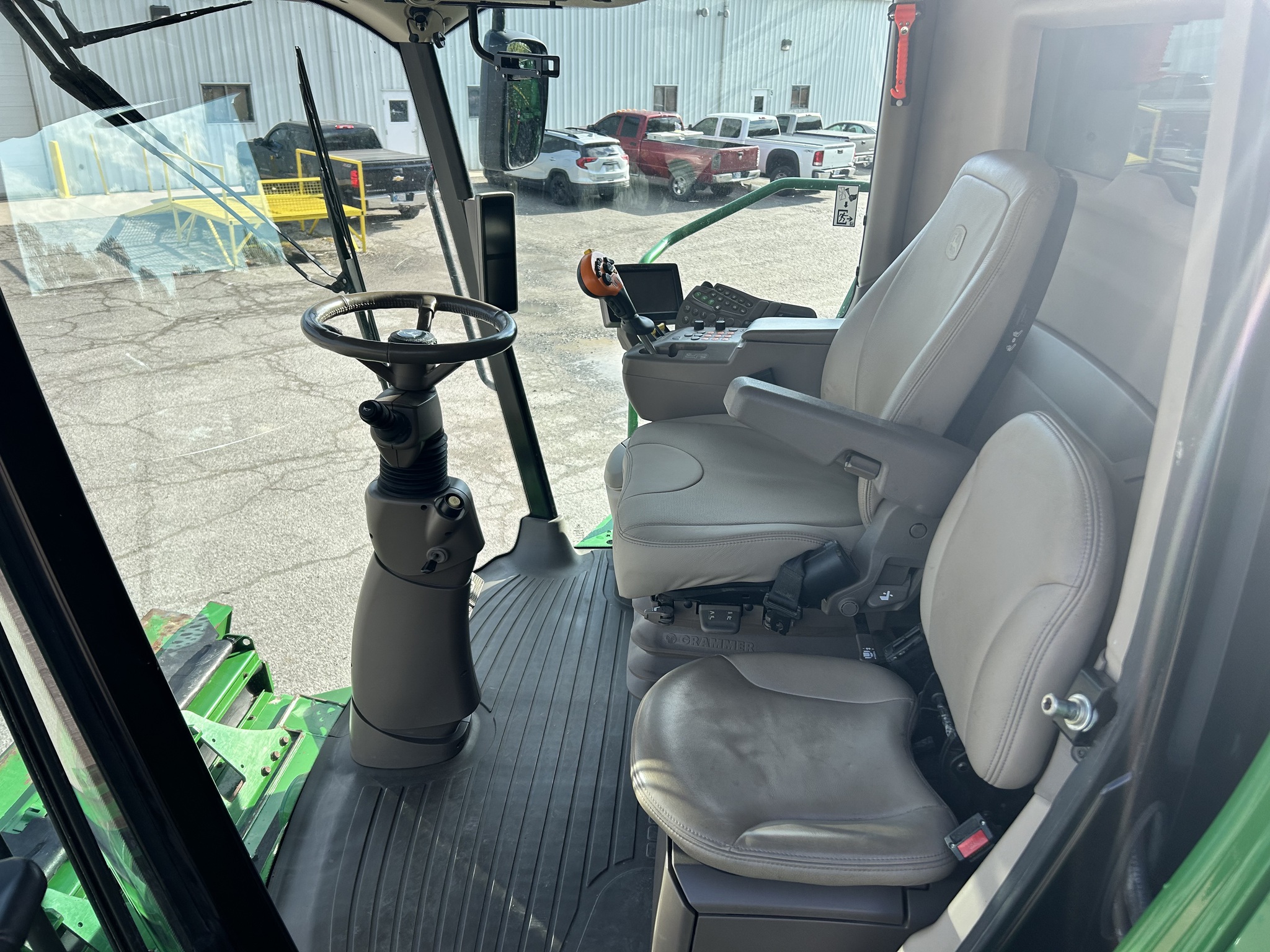 2015 John Deere S680 Image 12