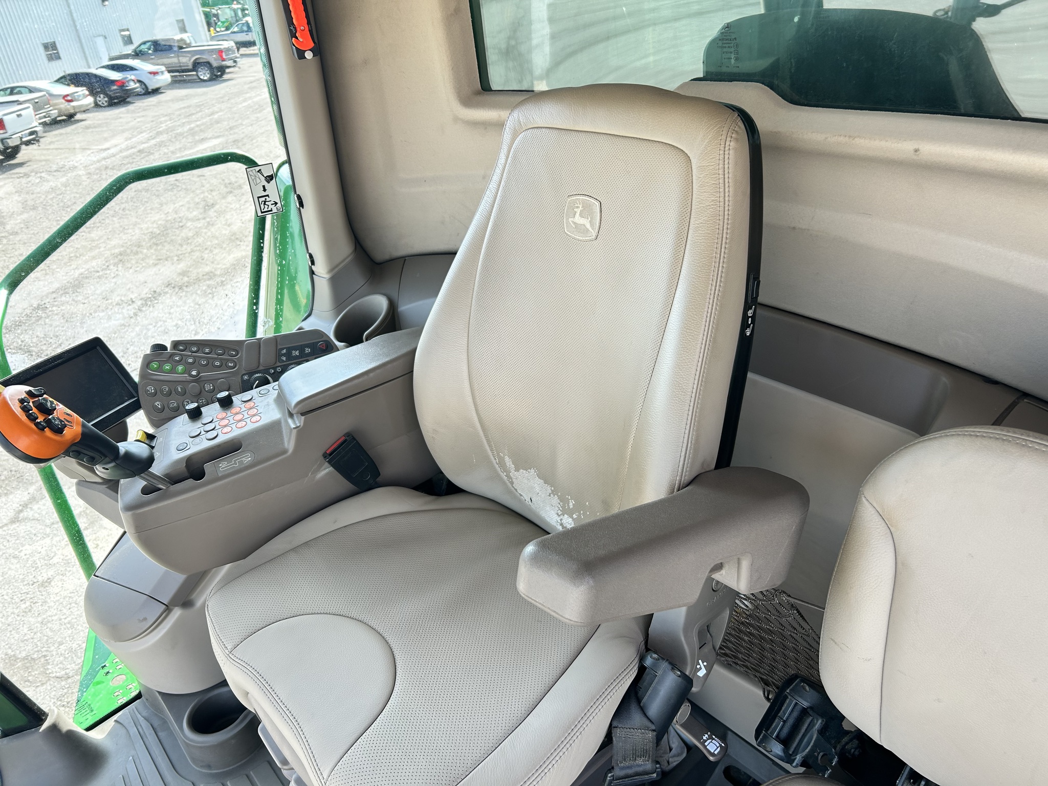 2015 John Deere S680 Image 16