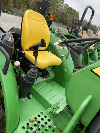 2022 John Deere 5055E Photo 6