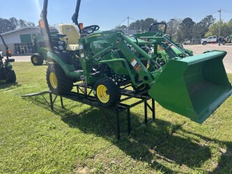2025 John Deere 1025R Photo 2