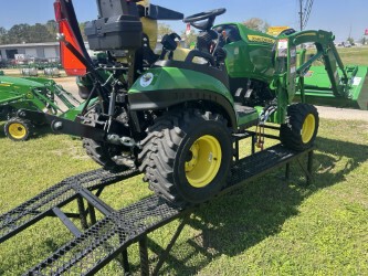 2025 John Deere 1025R Photo 3