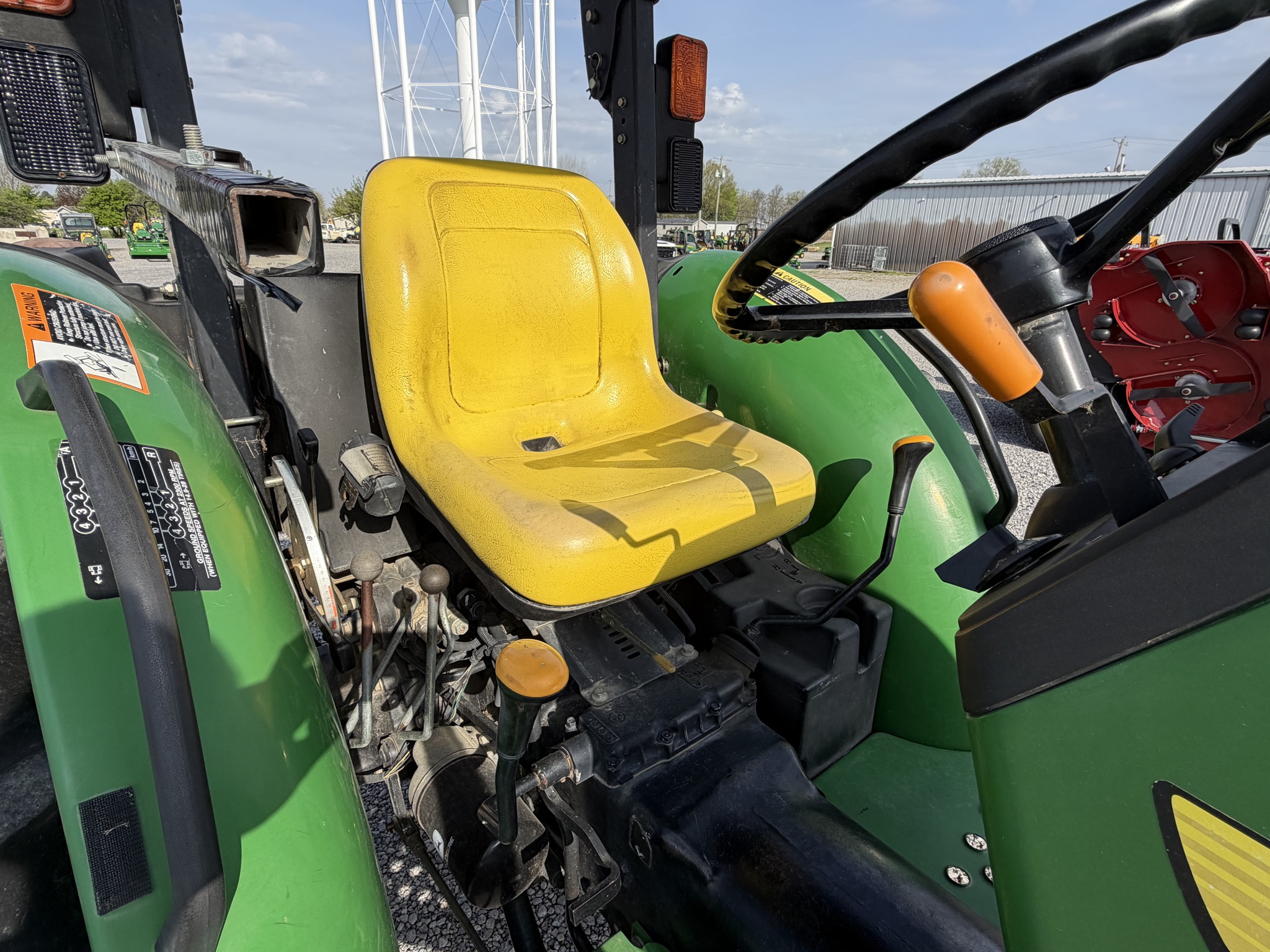 2004 John Deere 5105 Image 10