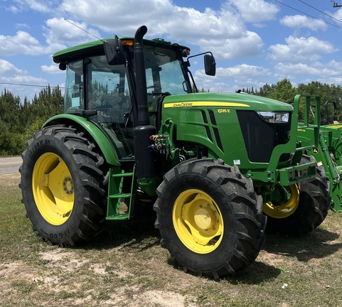 2023 John Deere 6135E Photo 1