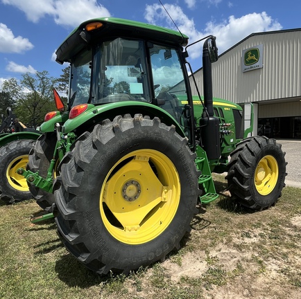 2023 John Deere 6135E Photo 6