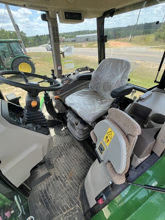 2023 John Deere 6135E Photo 8