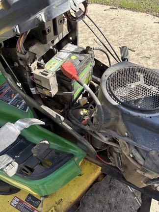 2017 John Deere X380 - Photo16