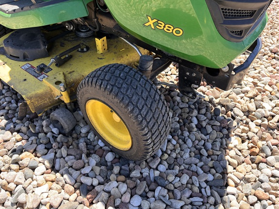 2017 John Deere X380 - Photo10