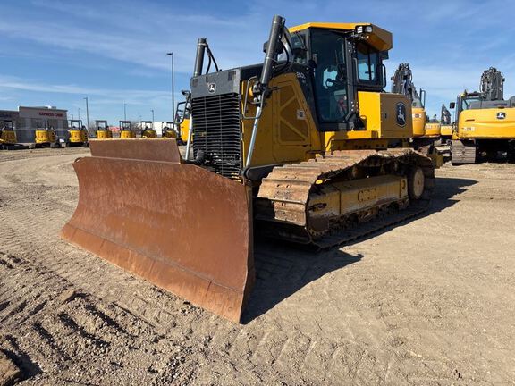 Photo of a 2023 John Deere 850L