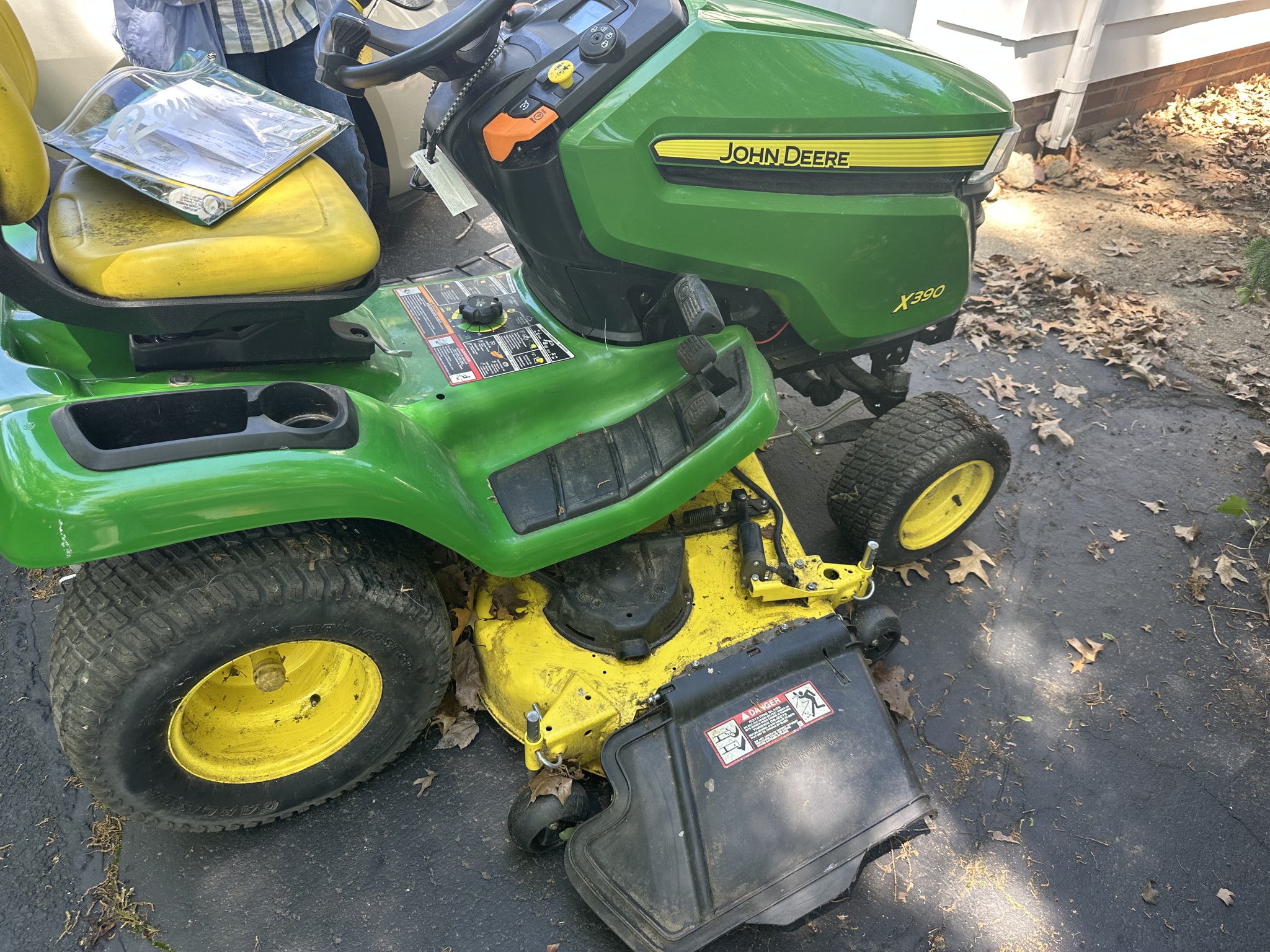 2019 John Deere X390 Image 1