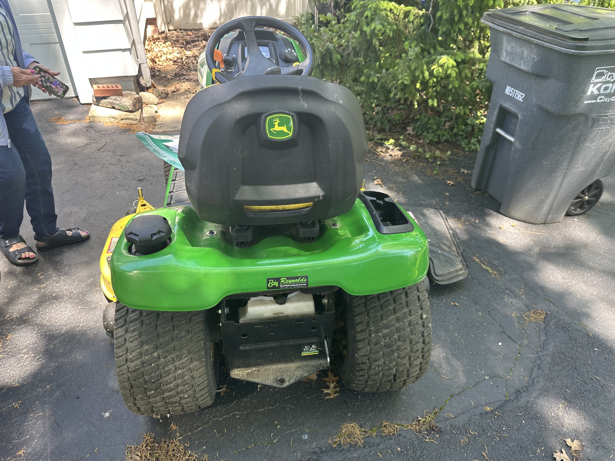 2019 John Deere X390 Image 3