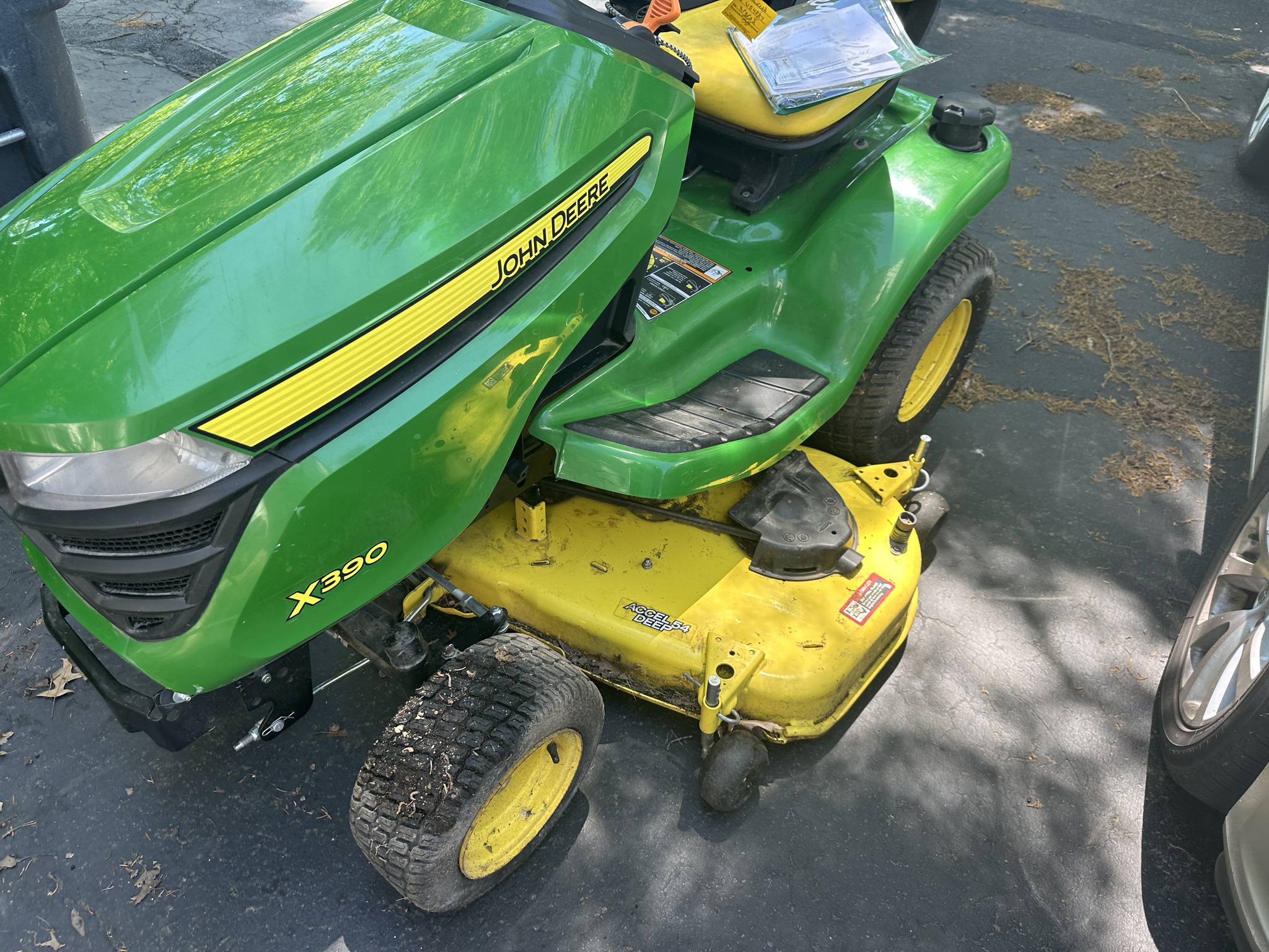 2019 John Deere X390 Image 4