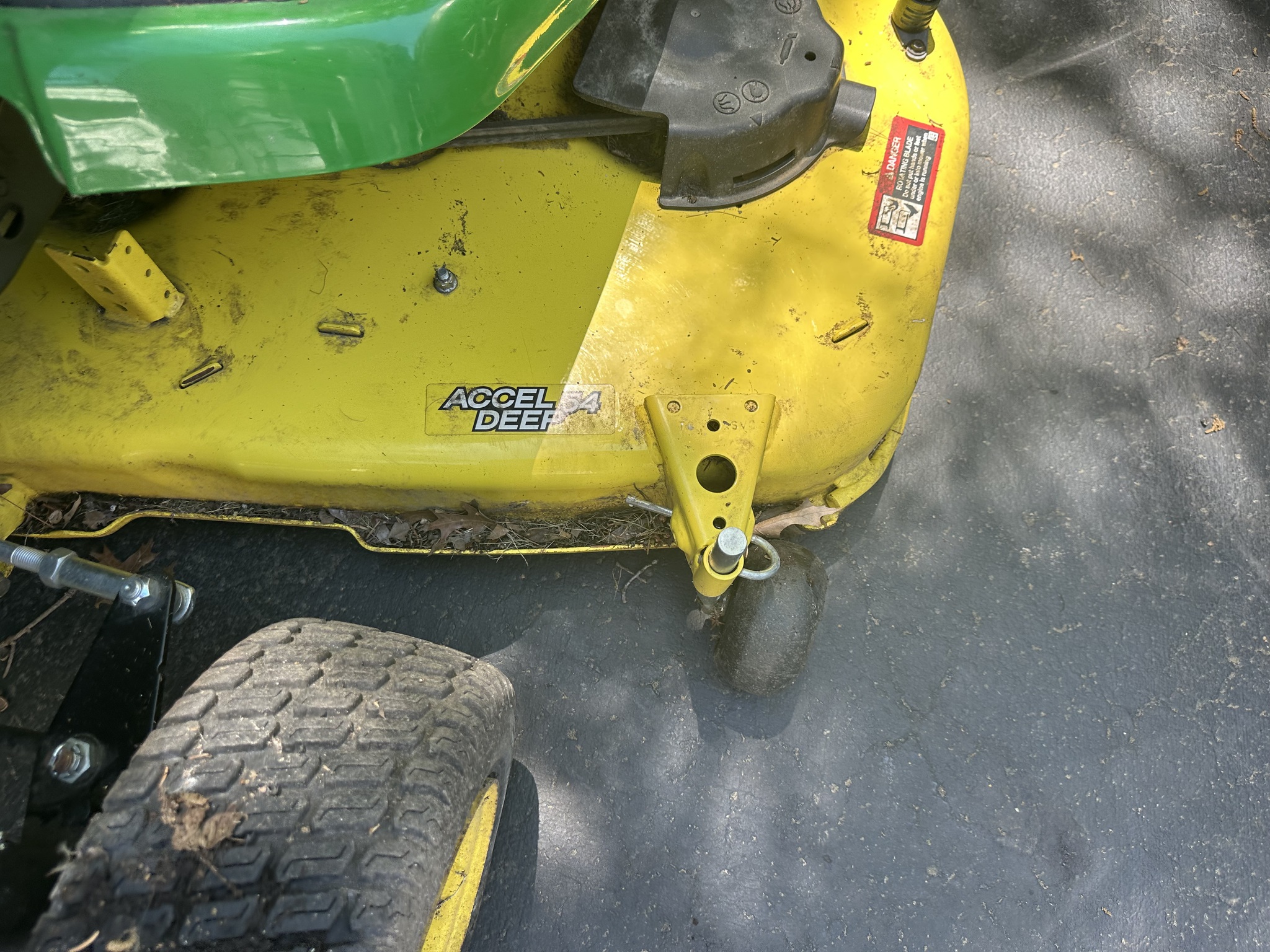 2019 John Deere X390 Image 5