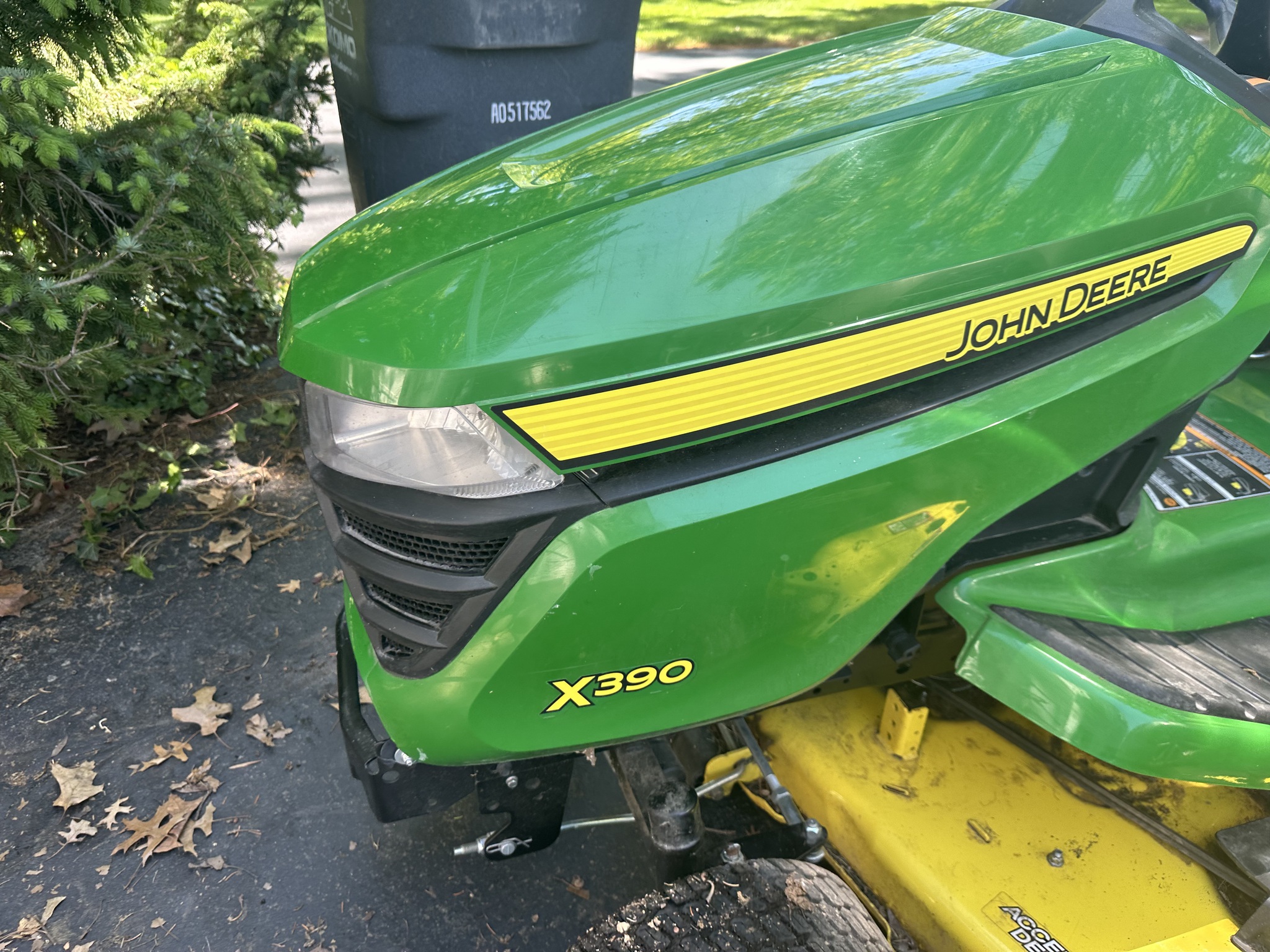 2019 John Deere X390 Image 6