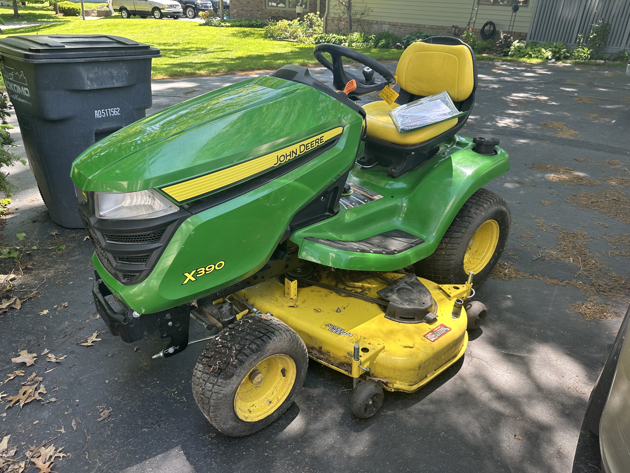 2019 John Deere X390 Image 7