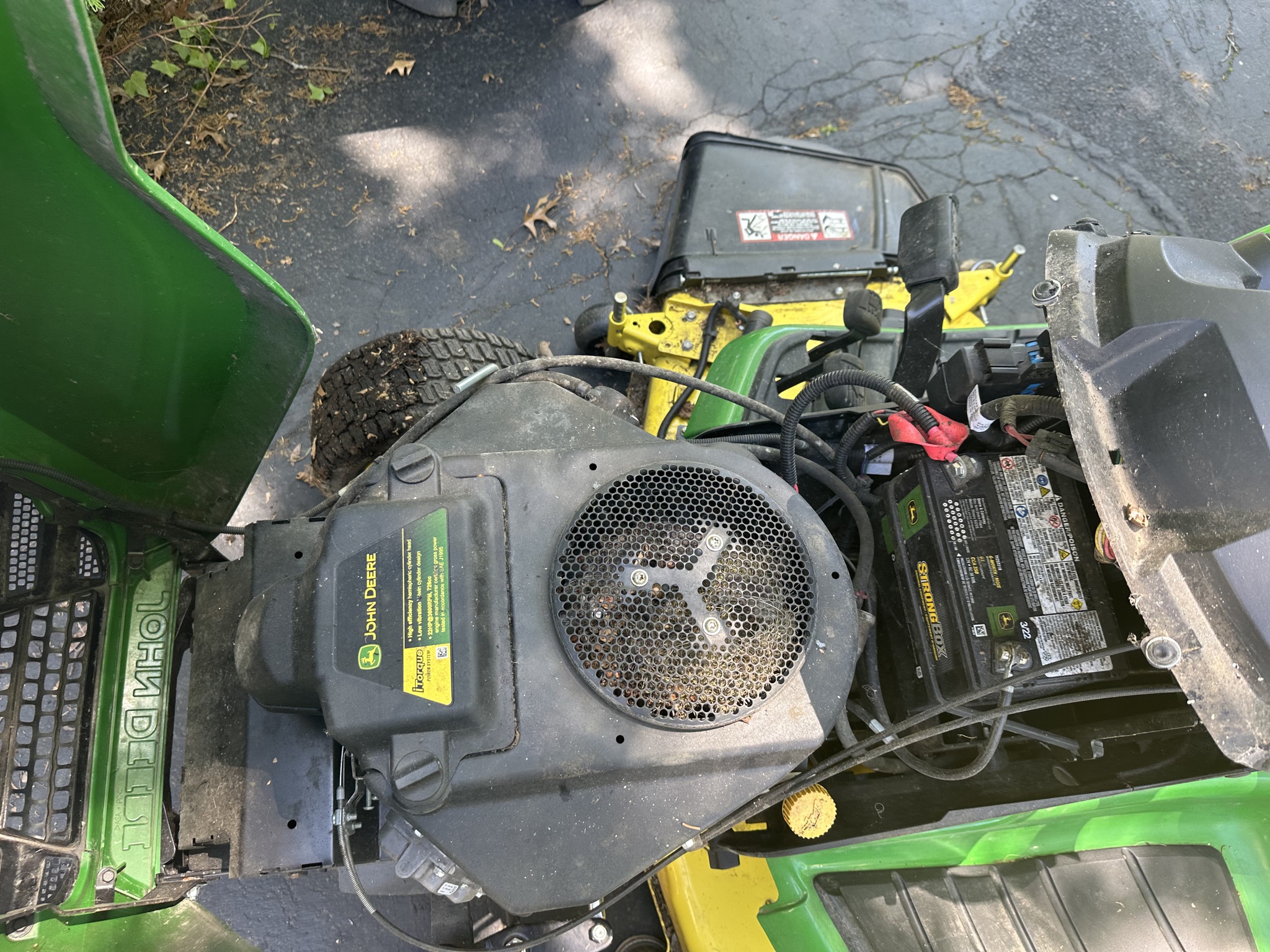 2019 John Deere X390 Image 10