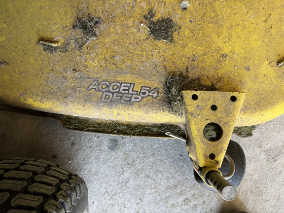 2017 John Deere X590 - Photo8