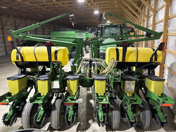 Used 2005 John Deere 1760 Planters: Drawn at Koenig Equipment in Anna, OH - Photo3