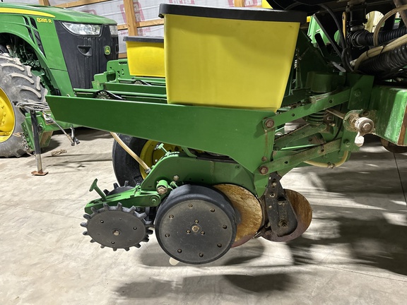 Used 2005 John Deere 1760 Planters: Drawn at Koenig Equipment in Anna, OH - Photo9
