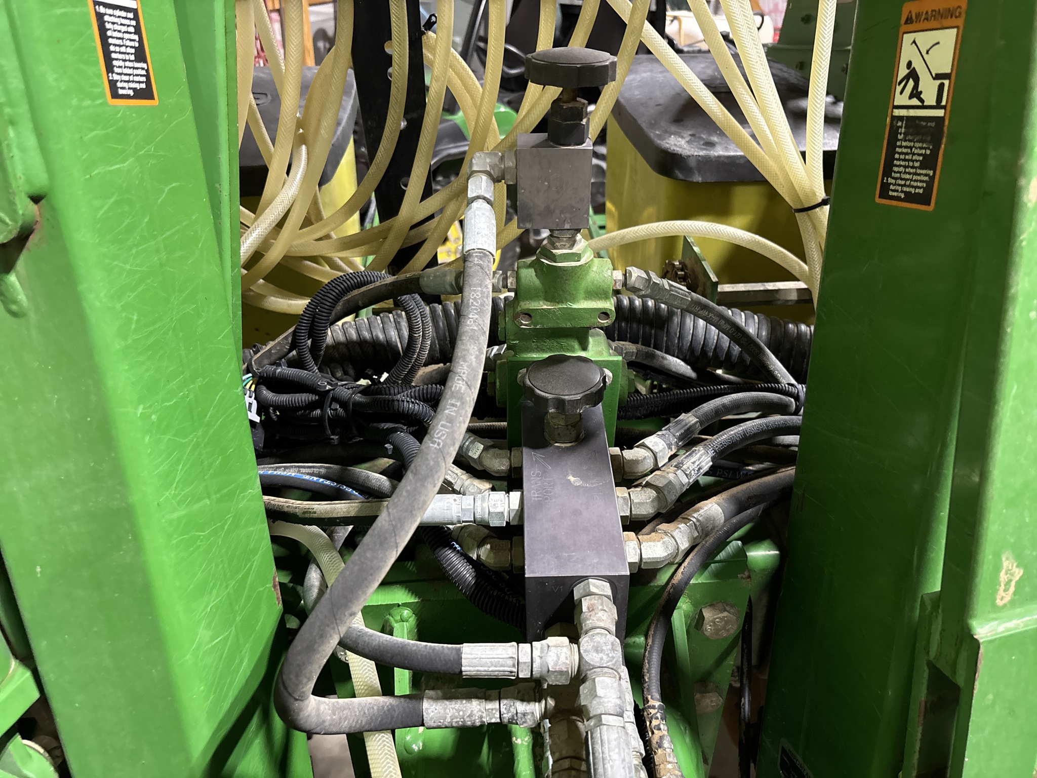 Used 2005 John Deere 1760 Planters: Drawn at Koenig Equipment in Anna, OH - PhotoXL16