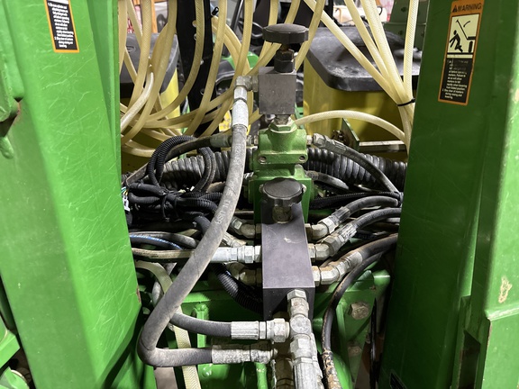 Used 2005 John Deere 1760 Planters: Drawn at Koenig Equipment in Anna, OH - Photo16