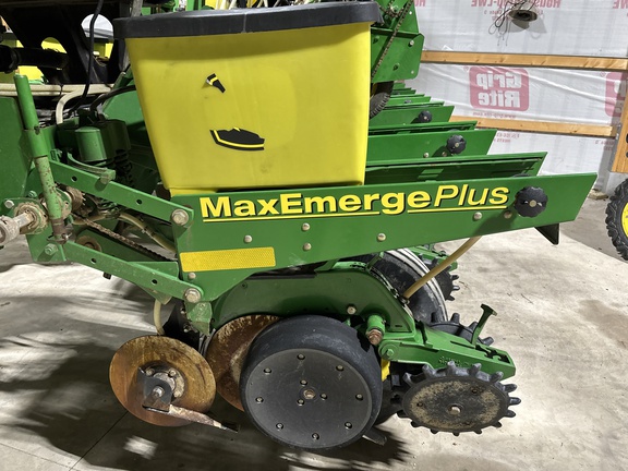 Used 2005 John Deere 1760 Planters: Drawn at Koenig Equipment in Anna, OH - Photo8