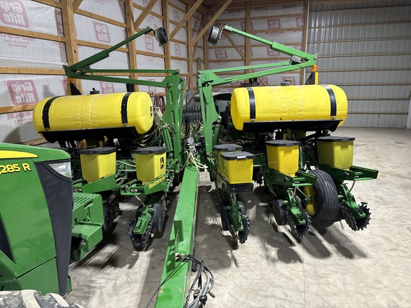 Used 2005 John Deere 1760 Planters: Drawn at Koenig Equipment in Anna, OH - Photo7