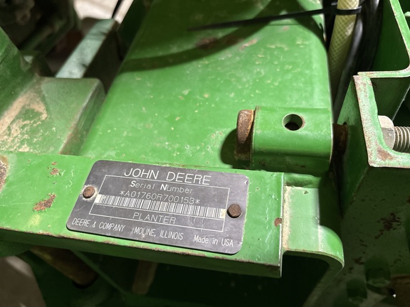 Used 2005 John Deere 1760 Planters: Drawn at Koenig Equipment in Anna, OH - Photo30
