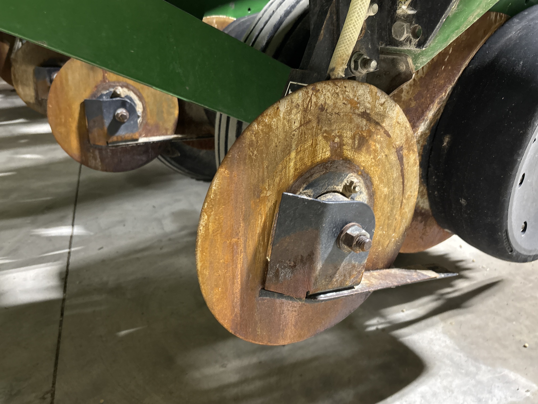 Used 2005 John Deere 1760 Planters: Drawn at Koenig Equipment in Anna, OH - PhotoXL15
