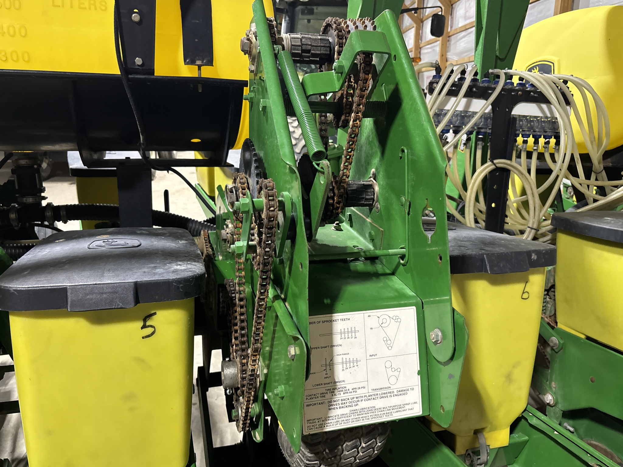 Used 2005 John Deere 1760 Planters: Drawn at Koenig Equipment in Anna, OH - PhotoXL10