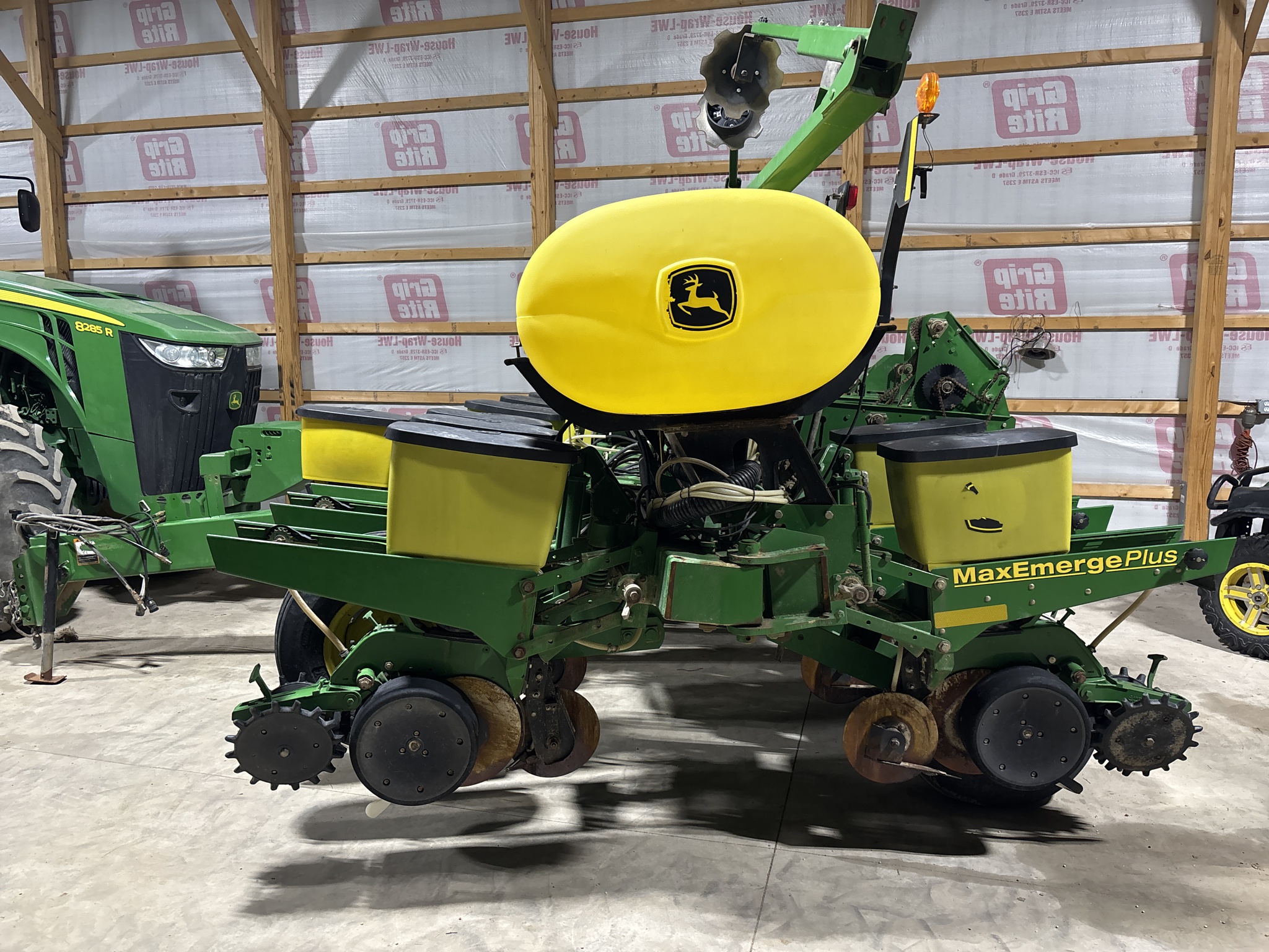 Used 2005 John Deere 1760 Planters: Drawn at Koenig Equipment in Anna, OH - PhotoXL1