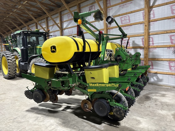 Used 2005 John Deere 1760 Planters: Drawn at Koenig Equipment in Anna, OH - Photo2