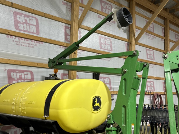 Used 2005 John Deere 1760 Planters: Drawn at Koenig Equipment in Anna, OH - Photo24