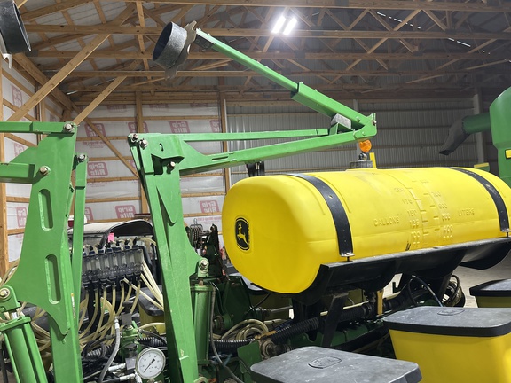Used 2005 John Deere 1760 Planters: Drawn at Koenig Equipment in Anna, OH - Photo25