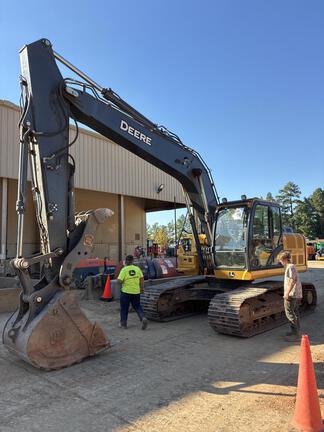 2023 John Deere 200G