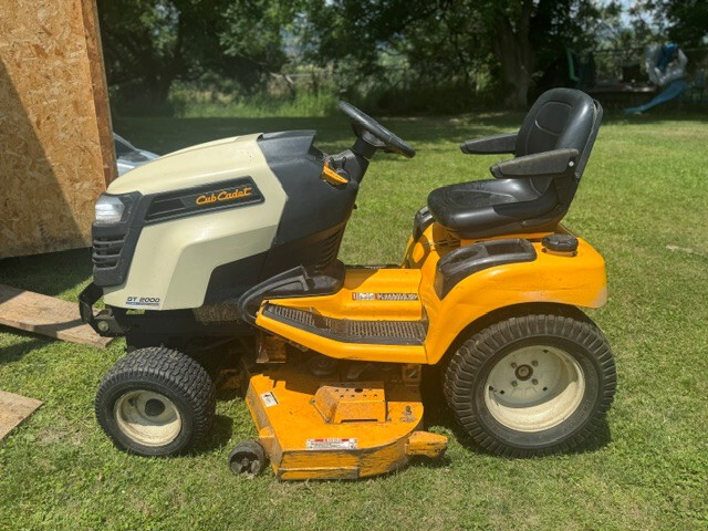 2022 Cub Cadet LX42 KH - Sydenstricker Nobbe Partners