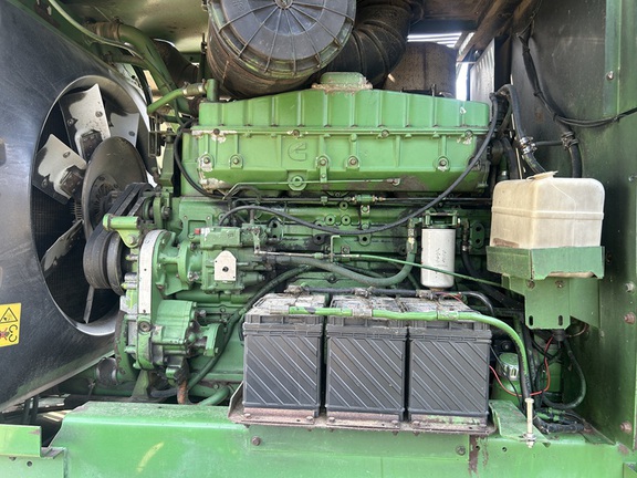 Photo of 1994 John Deere 6810