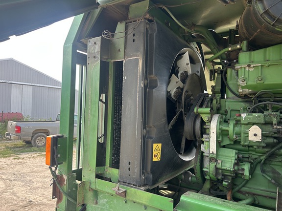 Photo of 1994 John Deere 6810