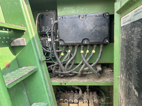 Photo of 1994 John Deere 6810