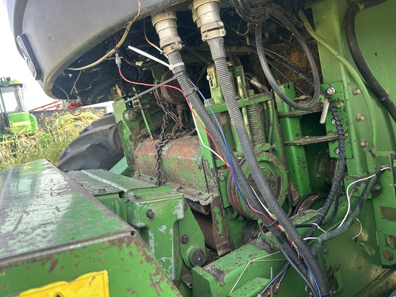 Photo of 1994 John Deere 6810