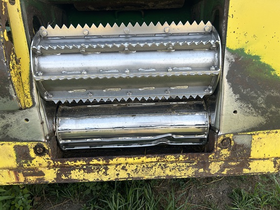 Photo of 1994 John Deere 6810