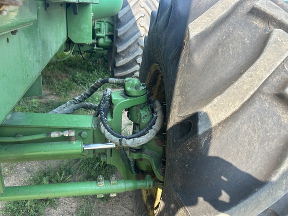 Photo of 1994 John Deere 6810