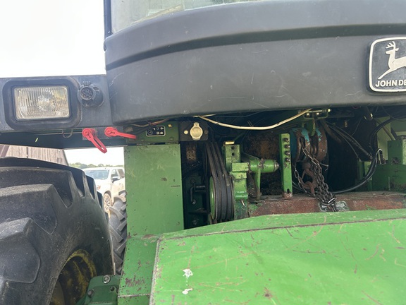 Photo of 1994 John Deere 6810