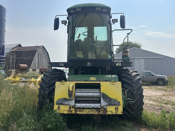 Photo of 1994 John Deere 6810
