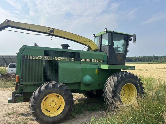 Photo of 1994 John Deere 6810