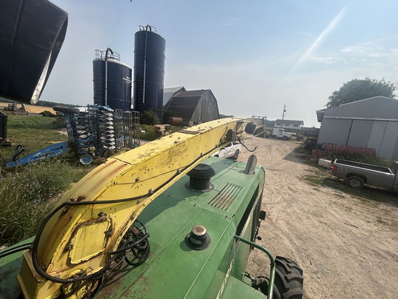 Photo of 1994 John Deere 6810